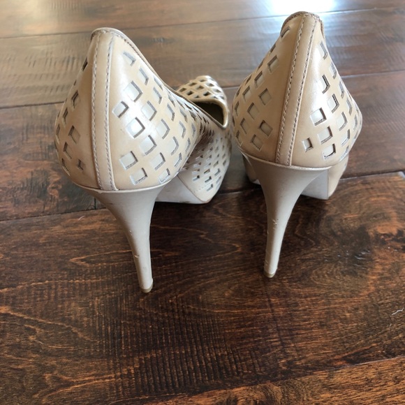 BCBG nude heels - Picture 4 of 6